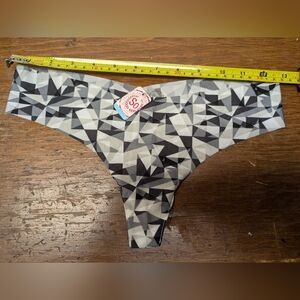 🔥 SO large microfiber thong panties geometric grey black bundle 4/20